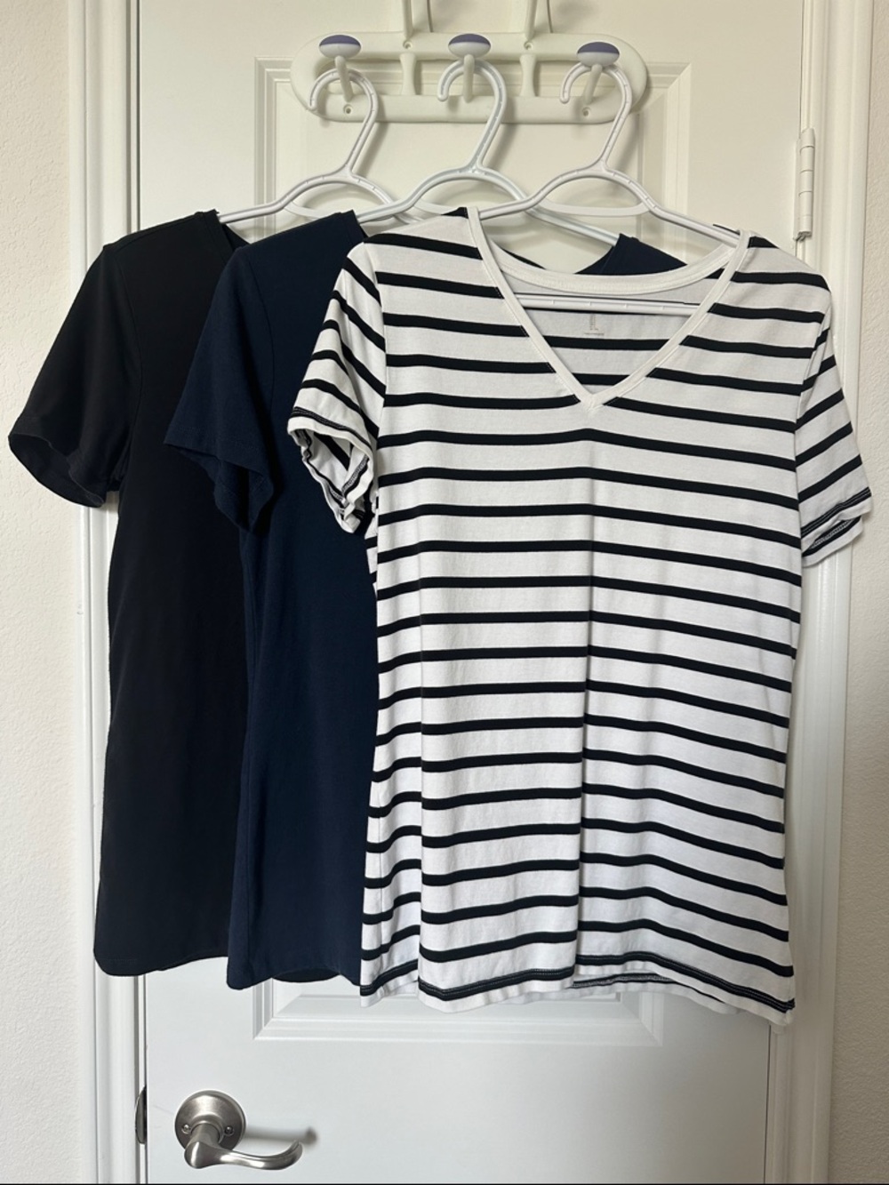 Amazon Basics Bundle V-Neck Short Sleeve Tees